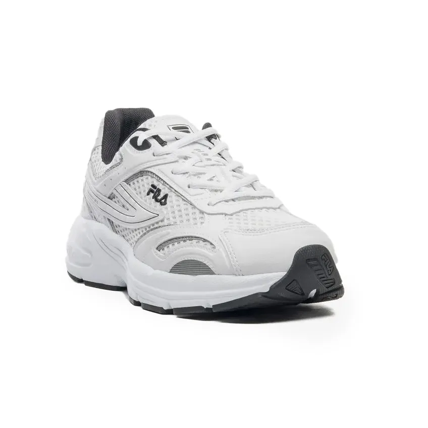 Tênis masculino branco com detalhes em preto da FILA modelo Runner 2K mostrando lado esquerdo em ângulo frontal